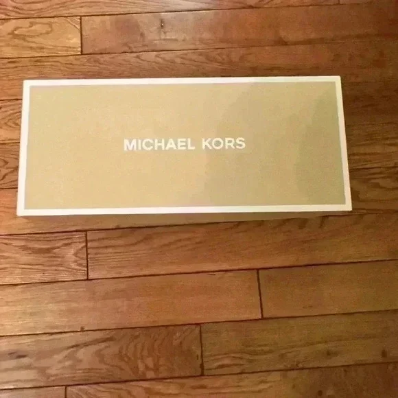 Michael Kors Brand new with box Jilly Ballet size 6 - Picture 11 of 14